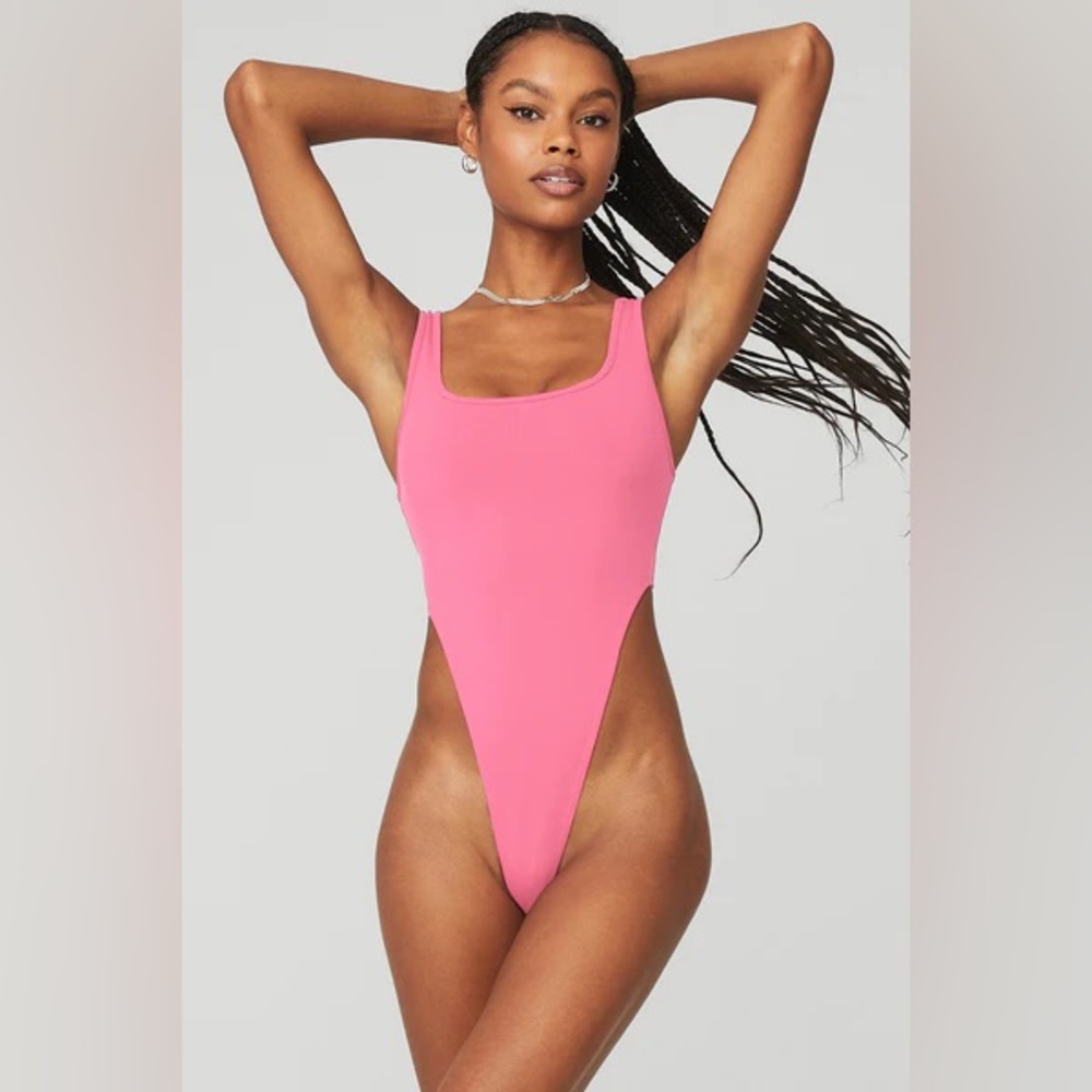 ALO YOGA Hot Shot Bodysuit Pink Fuscia